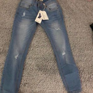 Brand new never worn jeans 👖✨